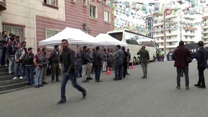 "Yağmur da yağsa, kar da yağsa biz buradayız"