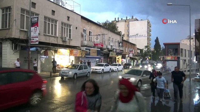 Şimşekler geceyi gündüze çevirdi