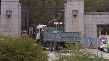 Grúas y camiones con maquinaria pesada comienzan a entrar al Valle de los Caídos