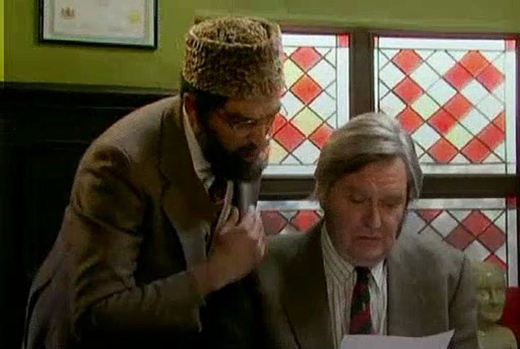 Citizen Khan - S02 - E01 - Alia's College