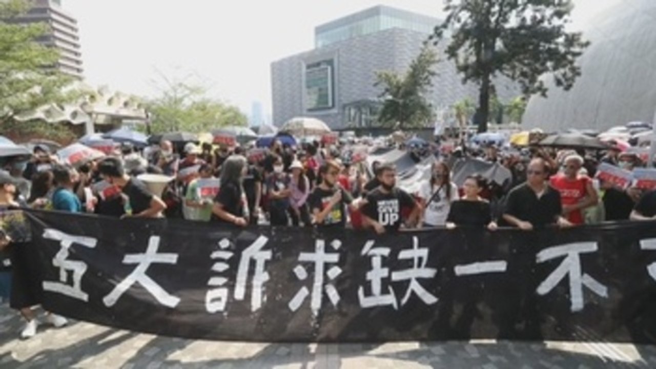 Nuevas escenas de caos en Hong Kong durante una protesta no autorizada