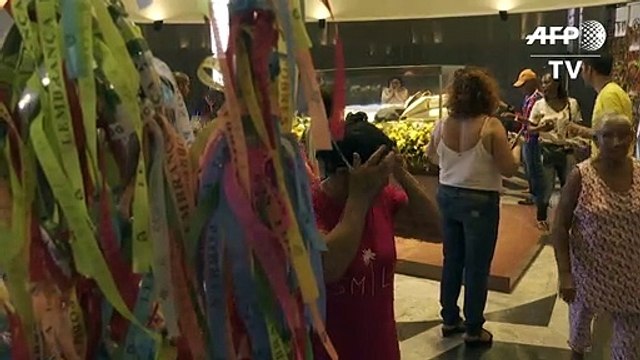 Fieles brasileños celebran canonización de su primera santa en Salvador
