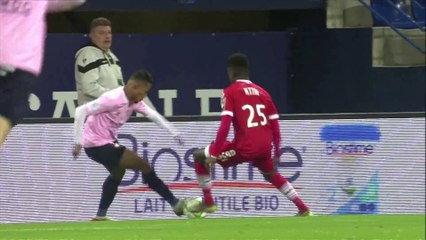 Le geste technique de Yoël Armougom lors de SMCaen / Valenciennes FC
