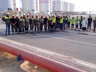 قابس عمال واطارات مستودع خزن البيترول عجيل  يقومون بحملة نظافة