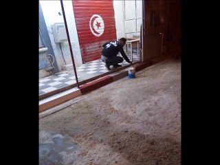 الصورة هذه الليلة تأتيكم من الحامة شباب تركوا المقاهي ونزلوا لتنظيف وتزين الشوارع ...