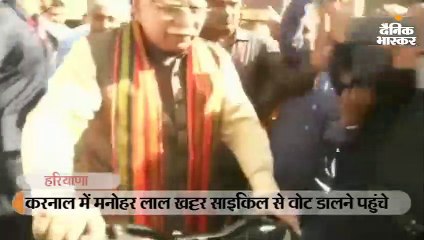 दंगल गर्ल गीता-बबीता ने डाला वोट, ट्रैक्टर पर सवार होकर मां और पत्नी के साथ पहुंचे दुष्यंत