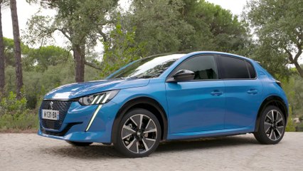 The new Peugeot e-208 GT Design in Vertigo Blue