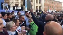 Roma - #OrgoglioItaliano, Salvini saluta piazza con selfie e strette di mano (19.10.19)