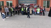 Gönüllüler farkındalık için temizlik yaptı - AĞRI