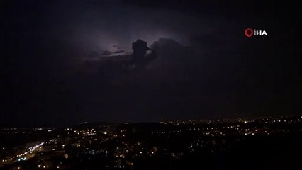 İskenderun Körfezi’nde Şimşekler Geceyi Gündüze Çevirdi