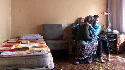 Zihinsel engelli 2 çocuğuyla harabe evde yaşam savaşı veriyor