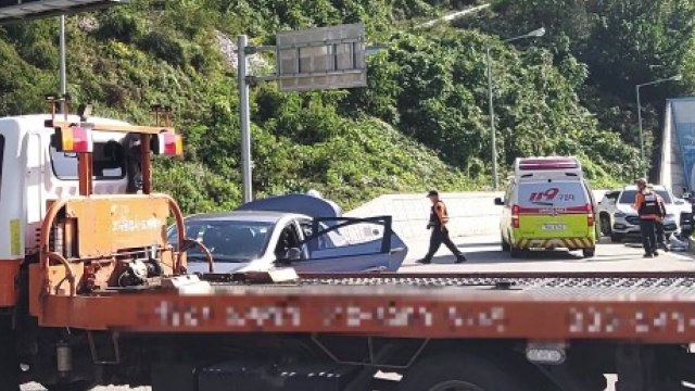 삼척 신기터널 인근 승용차 4대 추돌...11명 중경상 / YTN