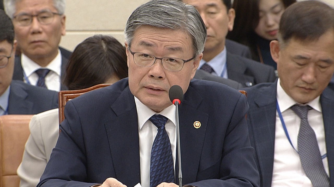이재갑 "주 52시간제 계도 기간 여러 방안 검토...유예는 검토 안 해" / YTN