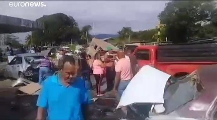 فيديو: شاحنة تصطدم بمجموعة سيارات في فنزويلا ووقوع 14 جريحاً