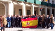 Centenares de personas se concentran ante comisarías de toda España en apoyo a los policías de Cataluña