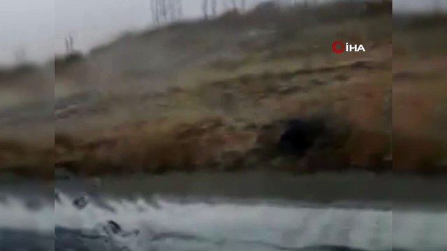 Ahlat’ta dolu yağışı etkili oldu, yoldaki sürücüler zor anlar yaşadı