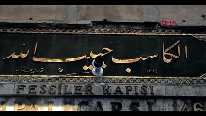 Kapalıçarşı'da tarihi kitabeye matkaplı darbe