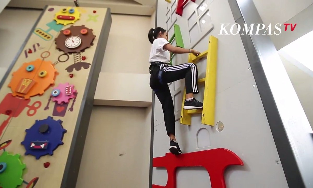 Wall Climbing Sambil Foto Yang Menyenangkan di...