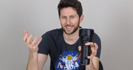 Esto es lo que pasa cuando enciendes en tu boca la linterna más potente del mundo