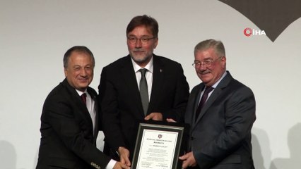 Ahmet Nur Çebi mazbatasını aldı