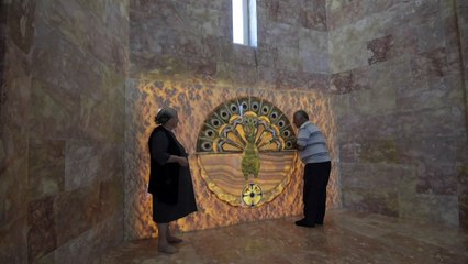 Sob a bênção do Anjo Pavão