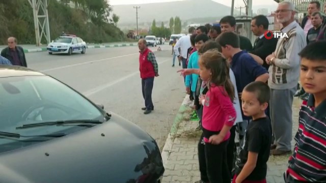Otomobiller kafa kafaya çarpıştı: 1 ölü, 3 yaralı