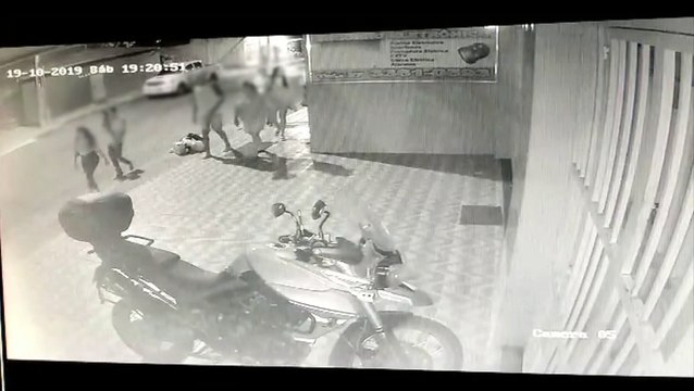 Criança é atingida por pedaço de concreto de varanda em Guarapari