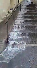 Mahalleyi su bastı, Tunç Soyer 'Rum' sevdası peşinde!