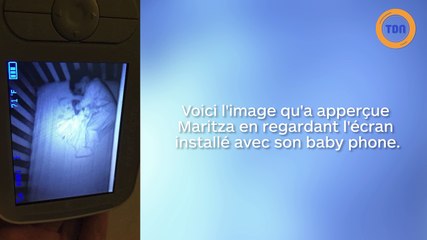 Un fantôme apparait dans l'écran de surveillance près d'un bébé