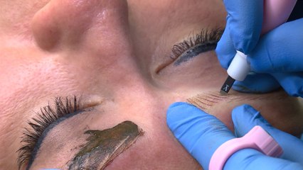 bd-regalaran-diseño-de-cejas-a-mujeres-211019