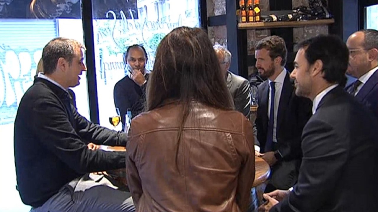 Pablo Casado visita la Asociación Gremio de Restauradores