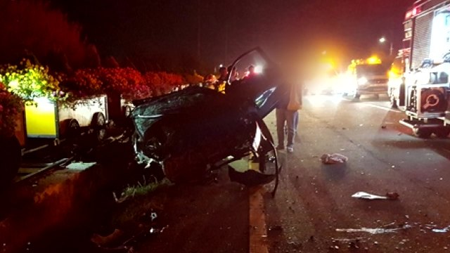 연천에서 승용차 충돌...군인 4명 사망·3명 부상 / YTN