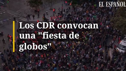 Los CDR lanzan pintura a los Mossos d'Esquadra ante el Departamento de Interior