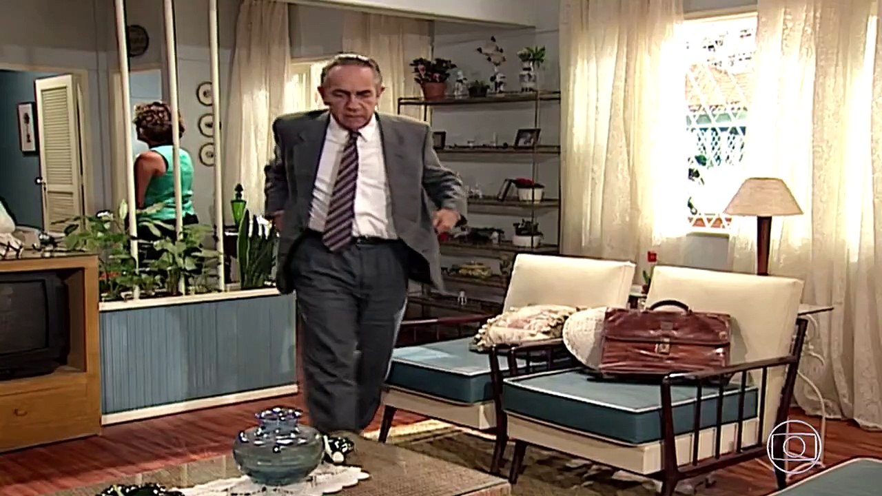 Por Amor - Flavia procura Atilio na empresa