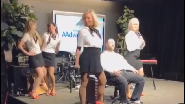 Cuando se montó la bronca por un baile erótico de las azafatas de American Airlines