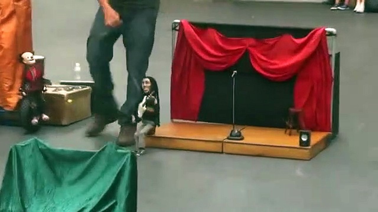 Bob Marley Puppet Plays Guitar u0026 Dances Reggae Music   Video[1]