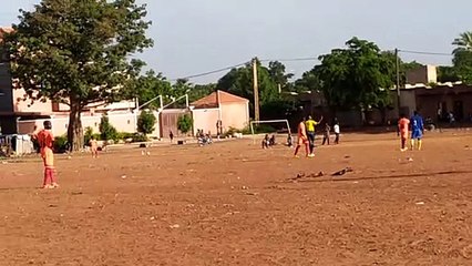 Le FC.BADALA s'est incliné 3-1 contre AJSK sur le terrain Yaoundé situé à kalaban le vendredi 18 octobre 2019.