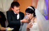 Abofetea sin piedad a su novia en plena boda por una inocente broma de ella