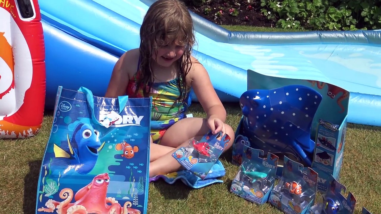 Disney Procurando Dory - Diversão na Piscina