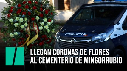 Llegan coronas de flores al cementerio de Mingorrubio