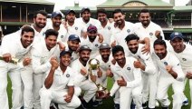 Virat Kohli celebrates India's win over Australia with wife Anushka Sharma
