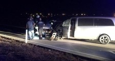 Otomobil ile minibüs kafa kafaya çarpıştı kazada 2 kişi öldü, 11 kişi yaralandı