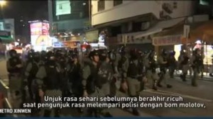 Polisi Hong Kong Bubarkan Massa yang Blokir Stasiun MRT