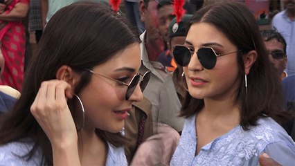 Anushka Sharma cast vote along with Parents in Mumbai; Watch Video |FilmiBeat