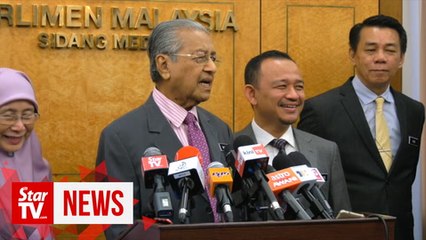Dr M: Everyone, including Kadir Jasin, is allowed to bash the govt