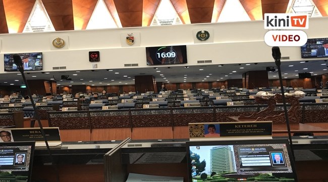 Dewan kosong : PM kata sekarang banyak mesyuarat antarabangsa perlu hadir