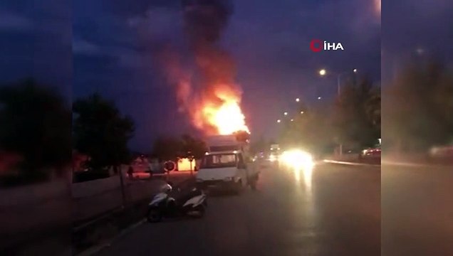 Plastik boru yüklü tırın dorsesi alev alev yandı