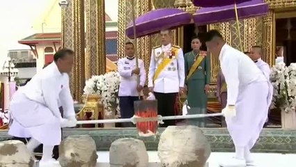 El rey de Tailandia repudia a su consorte real por desleal