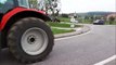 Lesménils : les tracteurs se rassemblent au rond-point de la RD 910