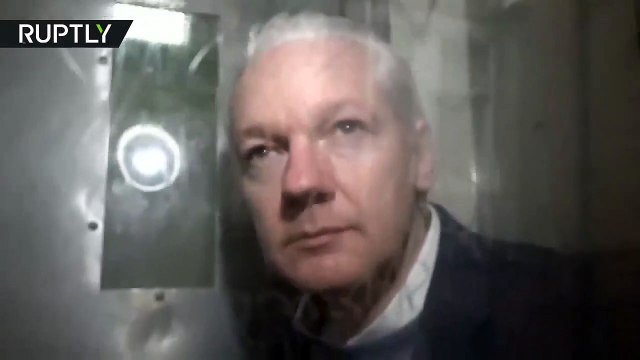 WikiLeaks Kurucusu Assange'ın cezaevi aracından yeni görüntüleri yayınlandı